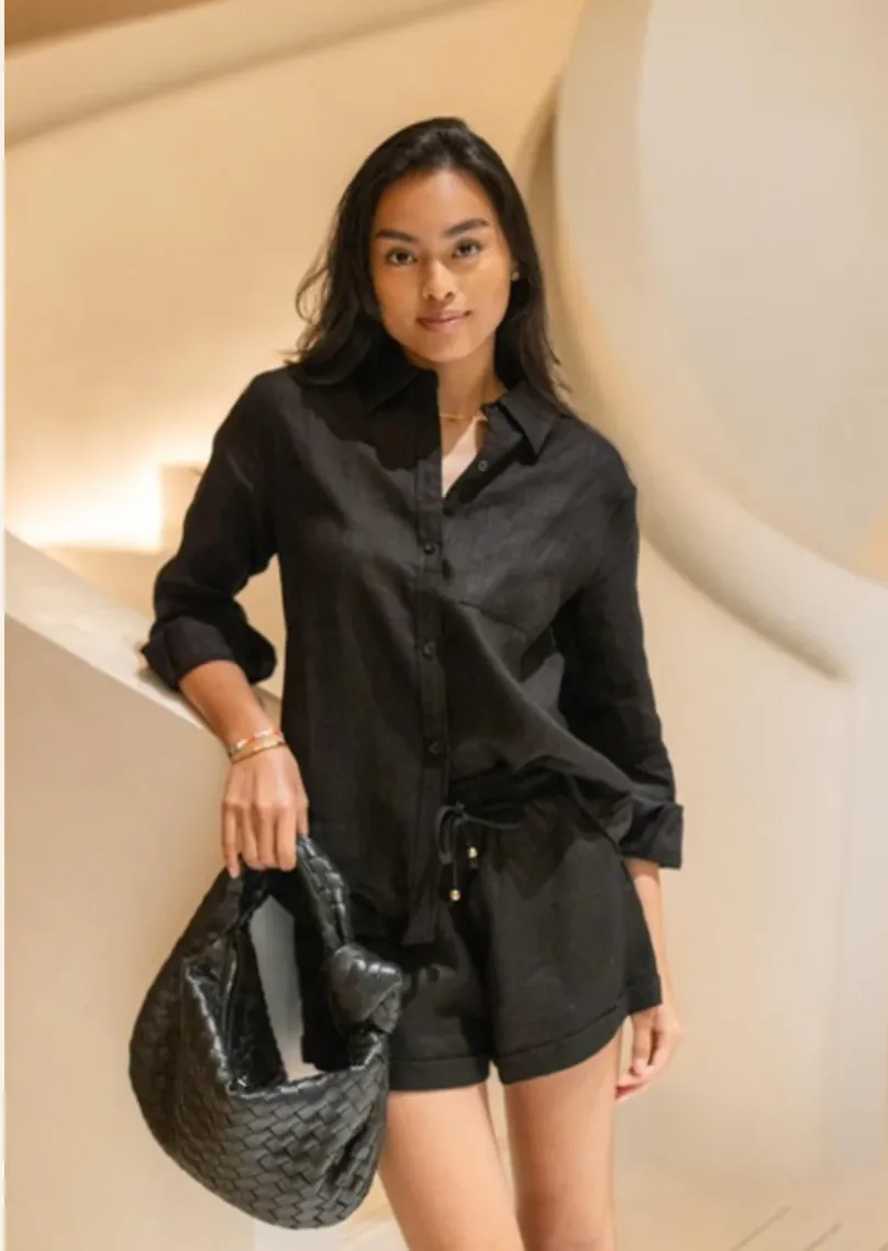 Classic Linen Shorts in Black