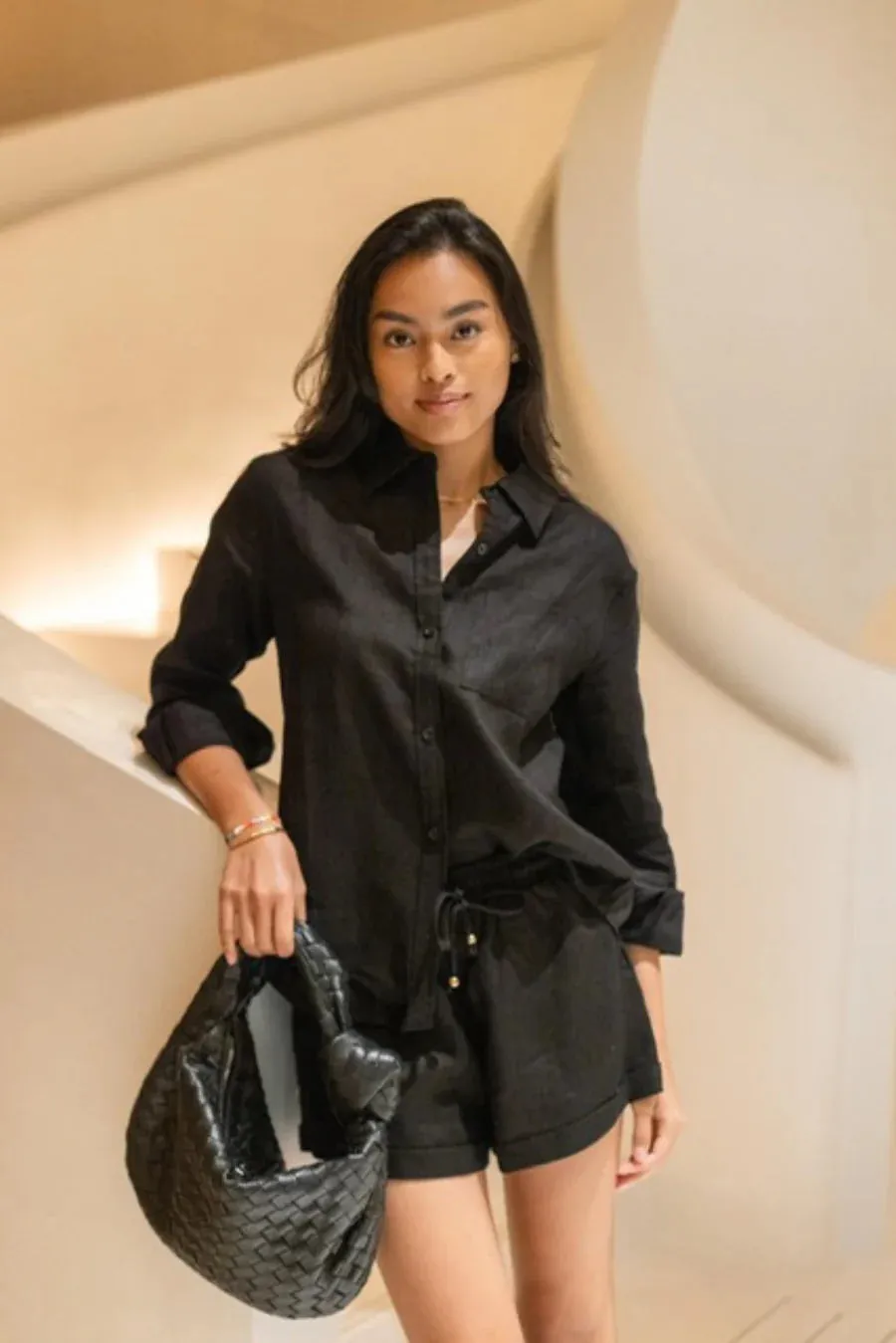 Classic Linen Shorts in Black